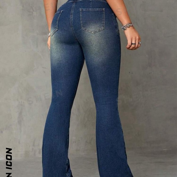 Dark blue to big for me but they are brand new and so soft - Picture 2 of 3